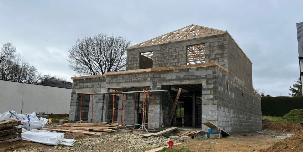 Bardage et charpente bois pour construction et rénovation à Saint-Jean-de-la-Poterie (56)